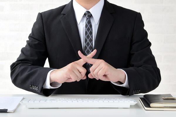 名刺の持ち出し対策とは?法的リスクと情報漏洩を防ぐ管理方法を解説