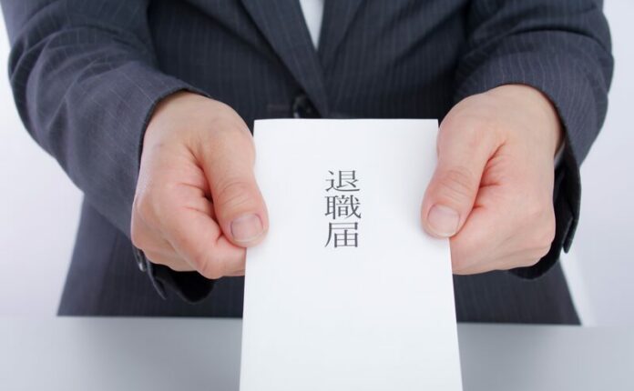 退職時に名刺は返却するべき？自分の名刺・顧客名刺の正しい扱い方