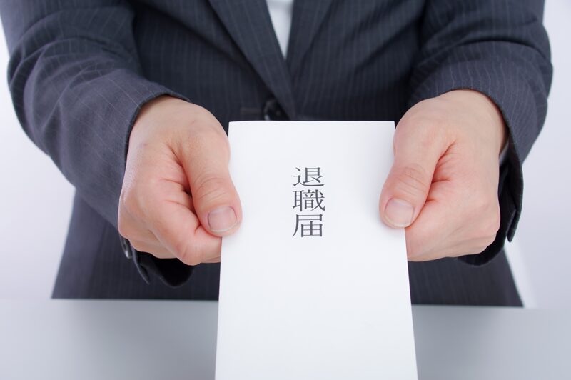 退職時に名刺は返却するべき?自分の名刺・顧客名刺の正しい扱い方