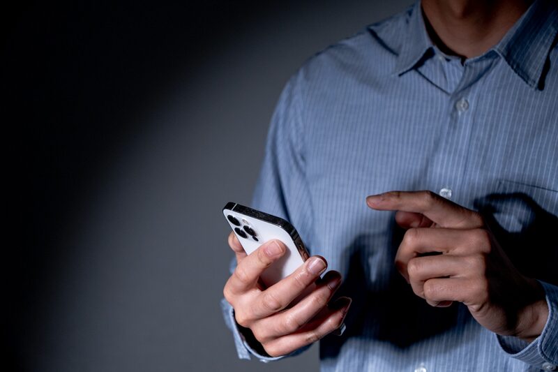 個人スマホの名刺管理アプリはシャドーIT?企業の漏洩リスクと対策